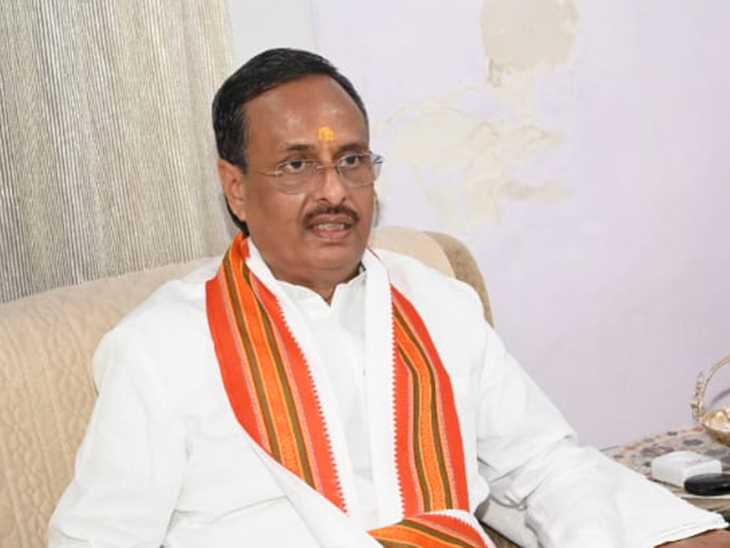 सीएम योगी बुलडोजर बाबा नहीं, अर्थ प्रबंधन बाबा बन चुके हैं : दिनेश शर्मा